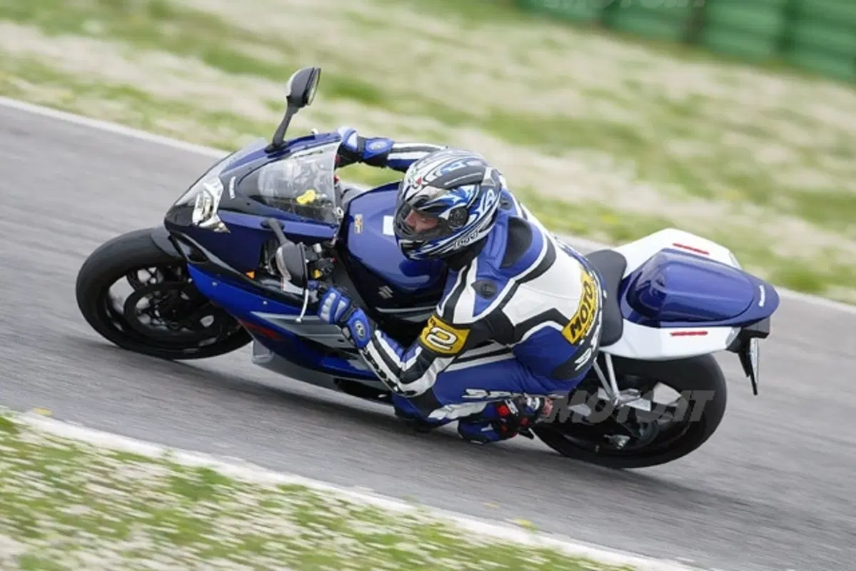 SUZUKI GSX R 1000 (22)