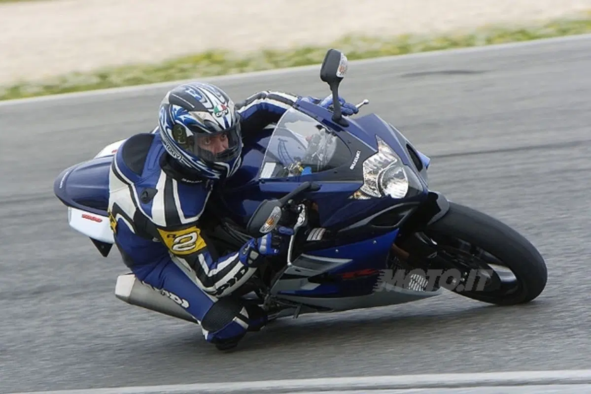 SUZUKI GSX R 1000 (23)