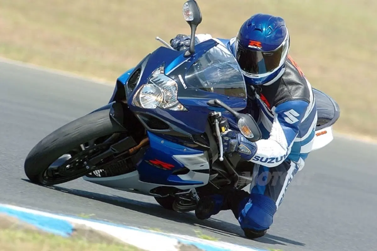 SUZUKI GSX R 1000 (25)