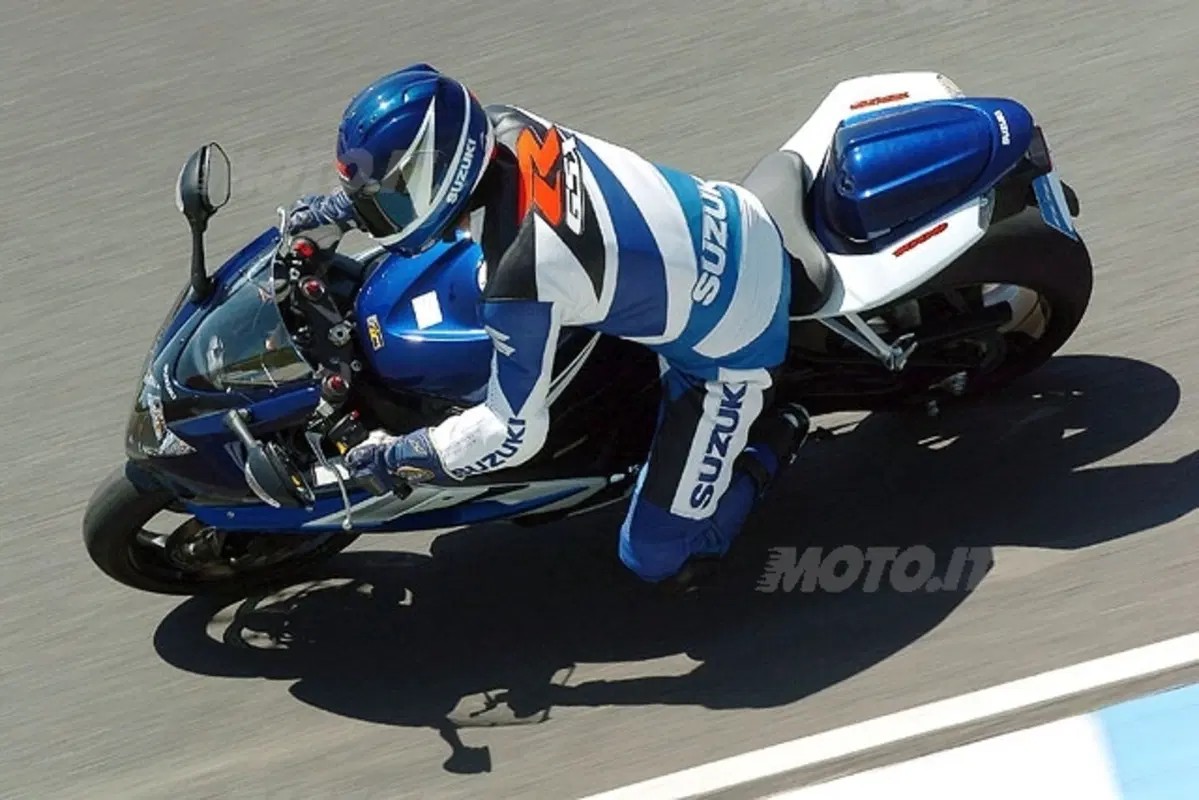 SUZUKI GSX R 1000 (26)
