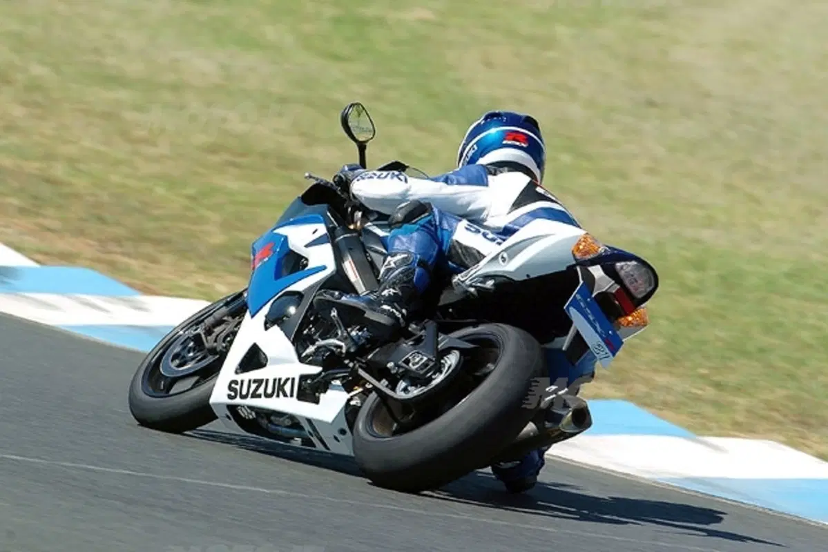 SUZUKI GSX R 1000 (27)