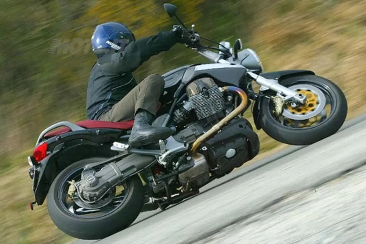 MOTO GUZZI Breva V 1100 i.e. (2)