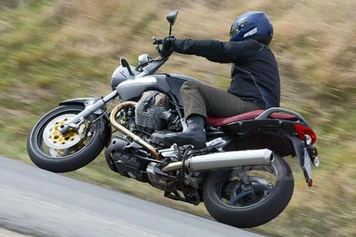 MOTO GUZZI Breva V 1100 i.e. (6)