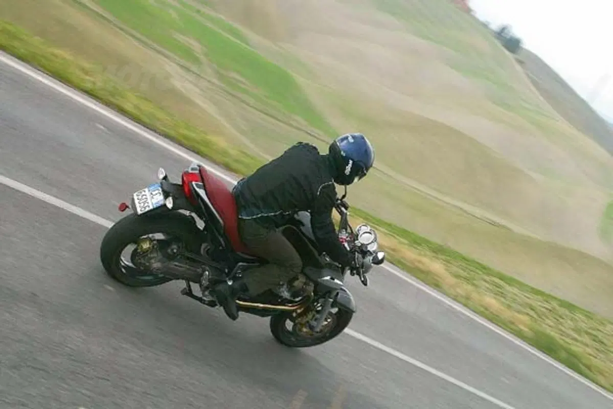 MOTO GUZZI Breva V 1100 i.e. (8)