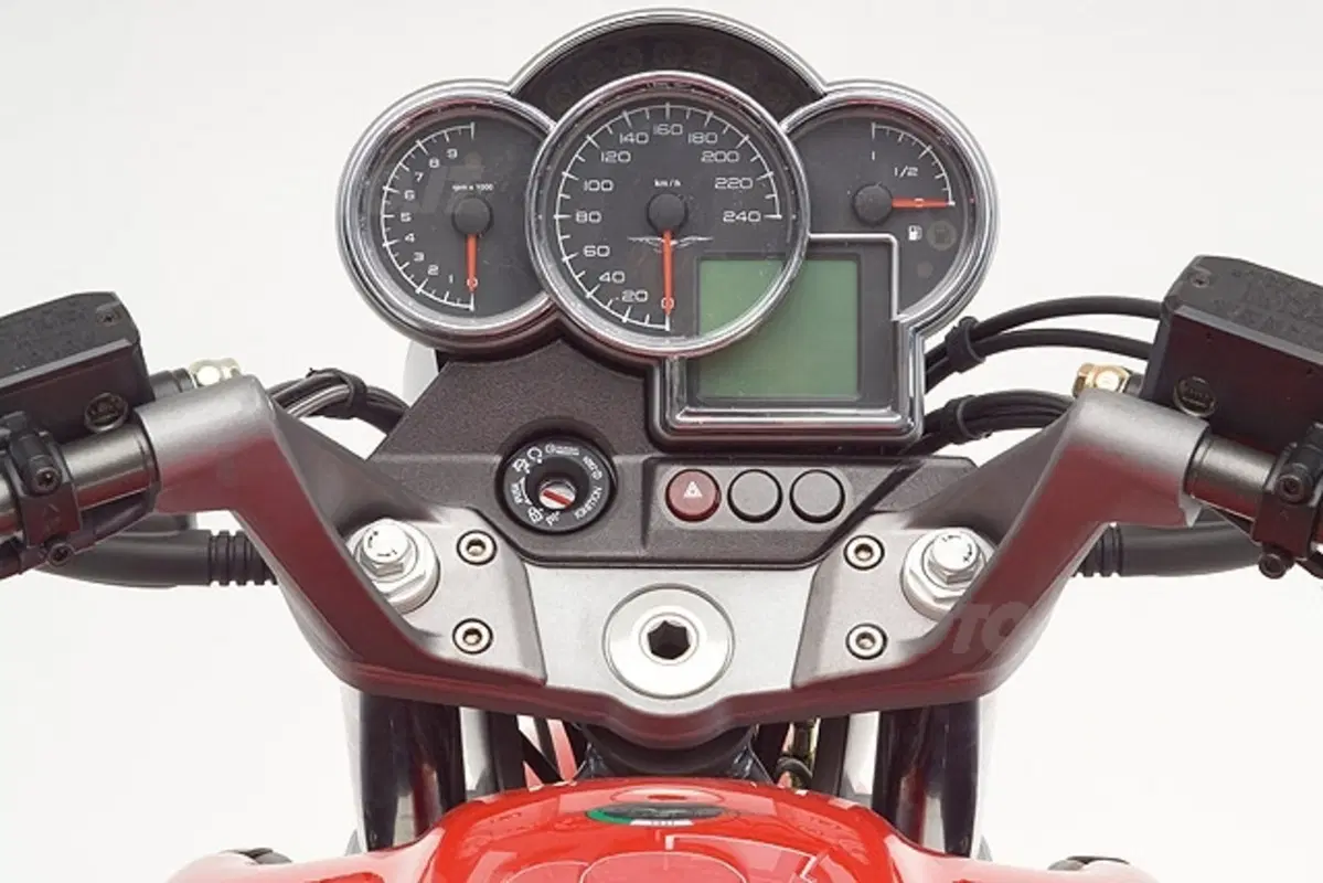MOTO GUZZI Breva V 1100 i.e. (9)