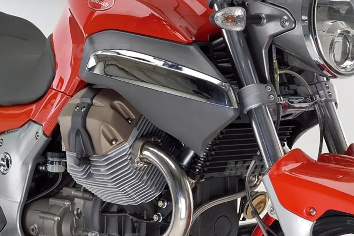 MOTO GUZZI Breva V 1100 i.e. (11)