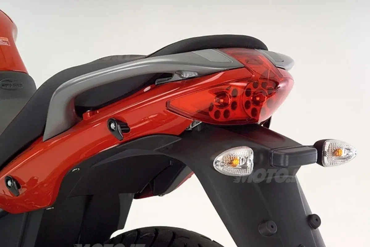 MOTO GUZZI Breva V 1100 i.e. (13)