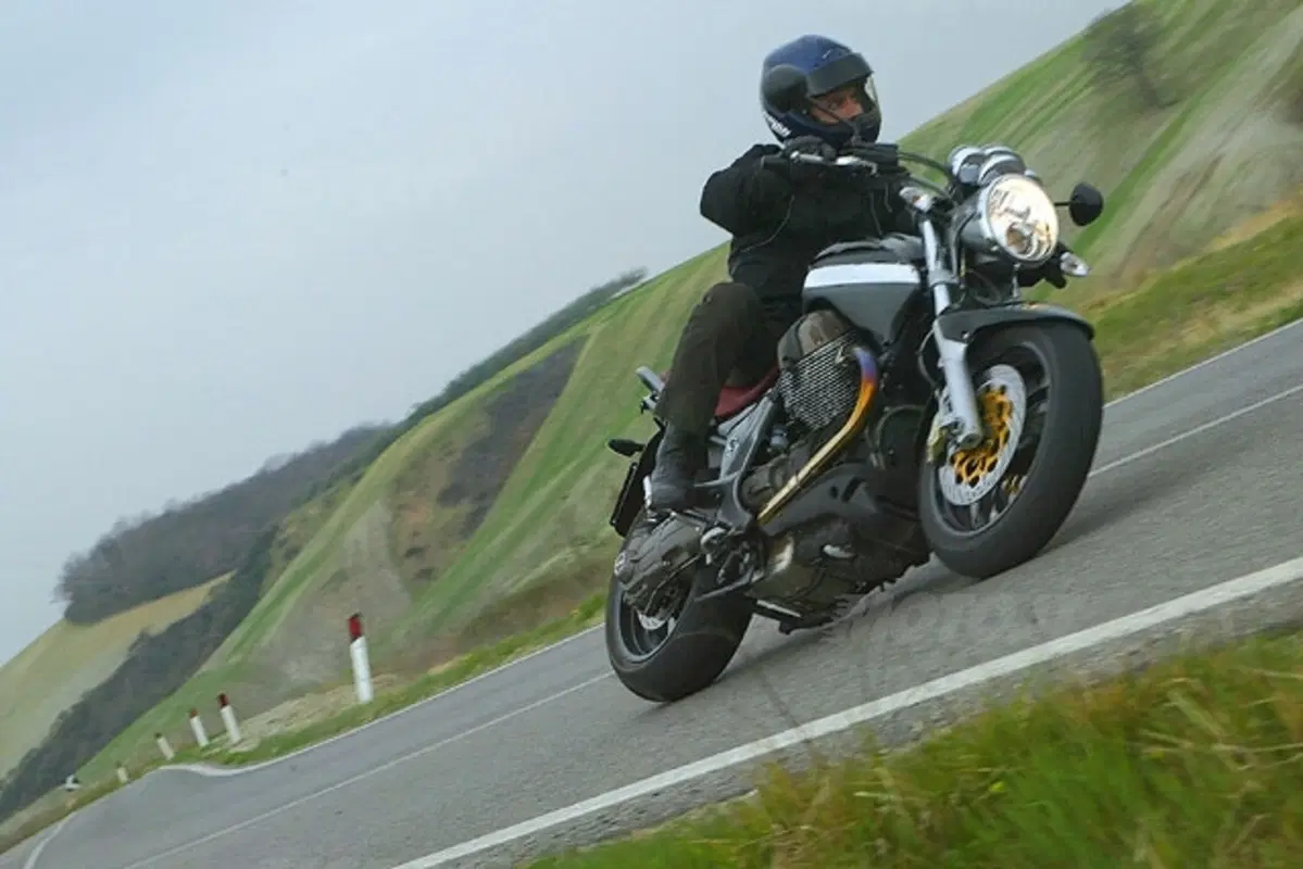 MOTO GUZZI Breva V 1100 i.e. (18)