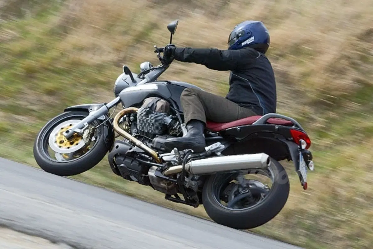MOTO GUZZI Breva V 1100 i.e. (19)