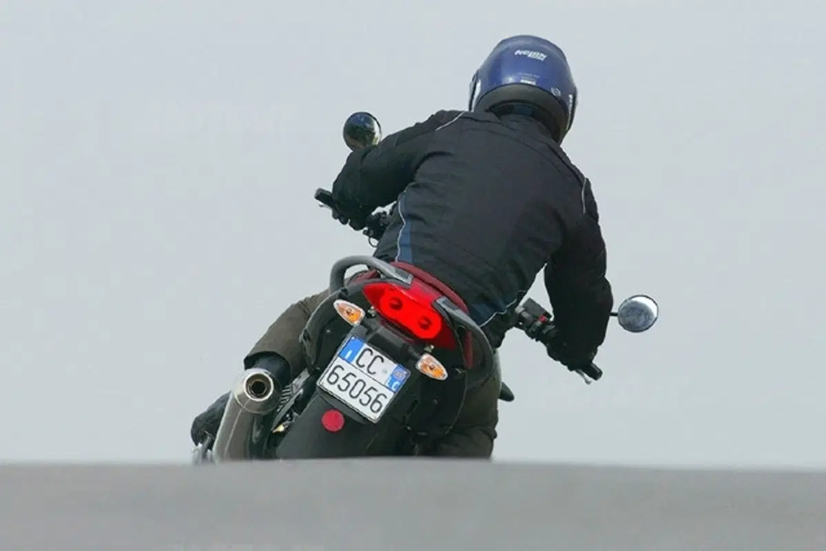 MOTO GUZZI Breva V 1100 i.e. (20)