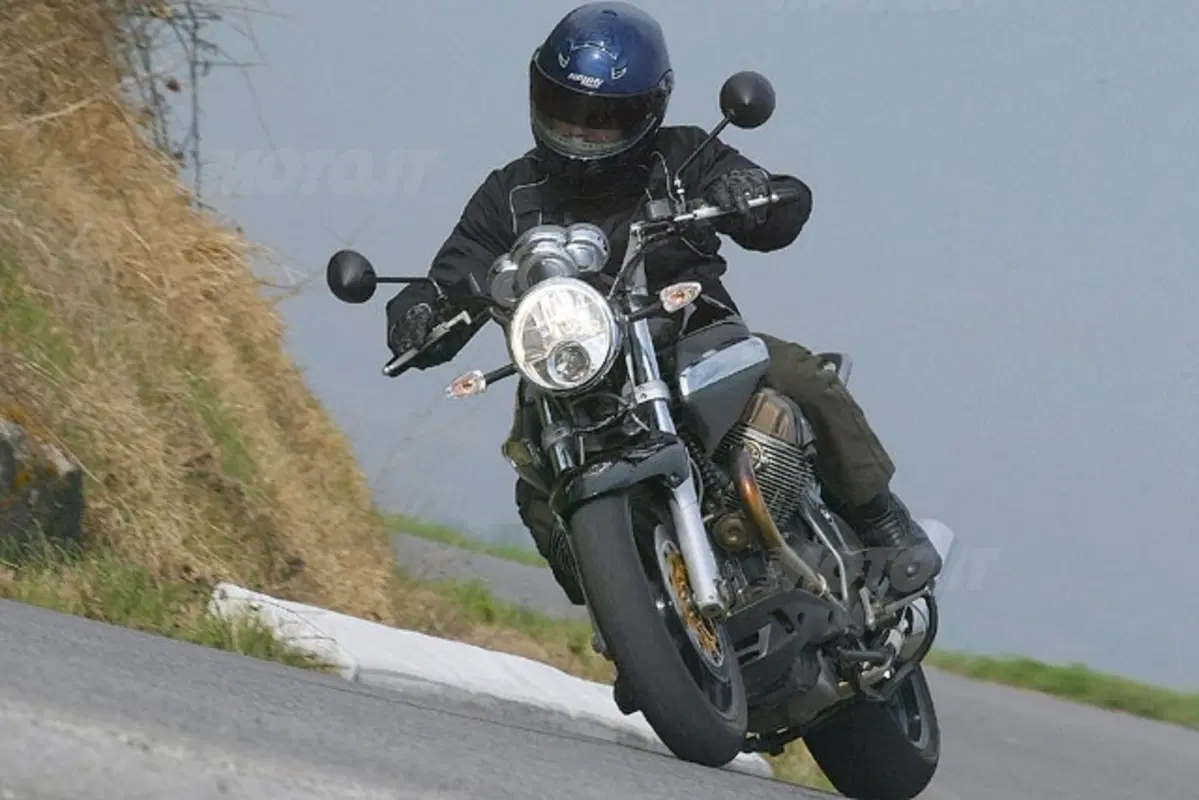 MOTO GUZZI Breva V 1100 i.e. (21)