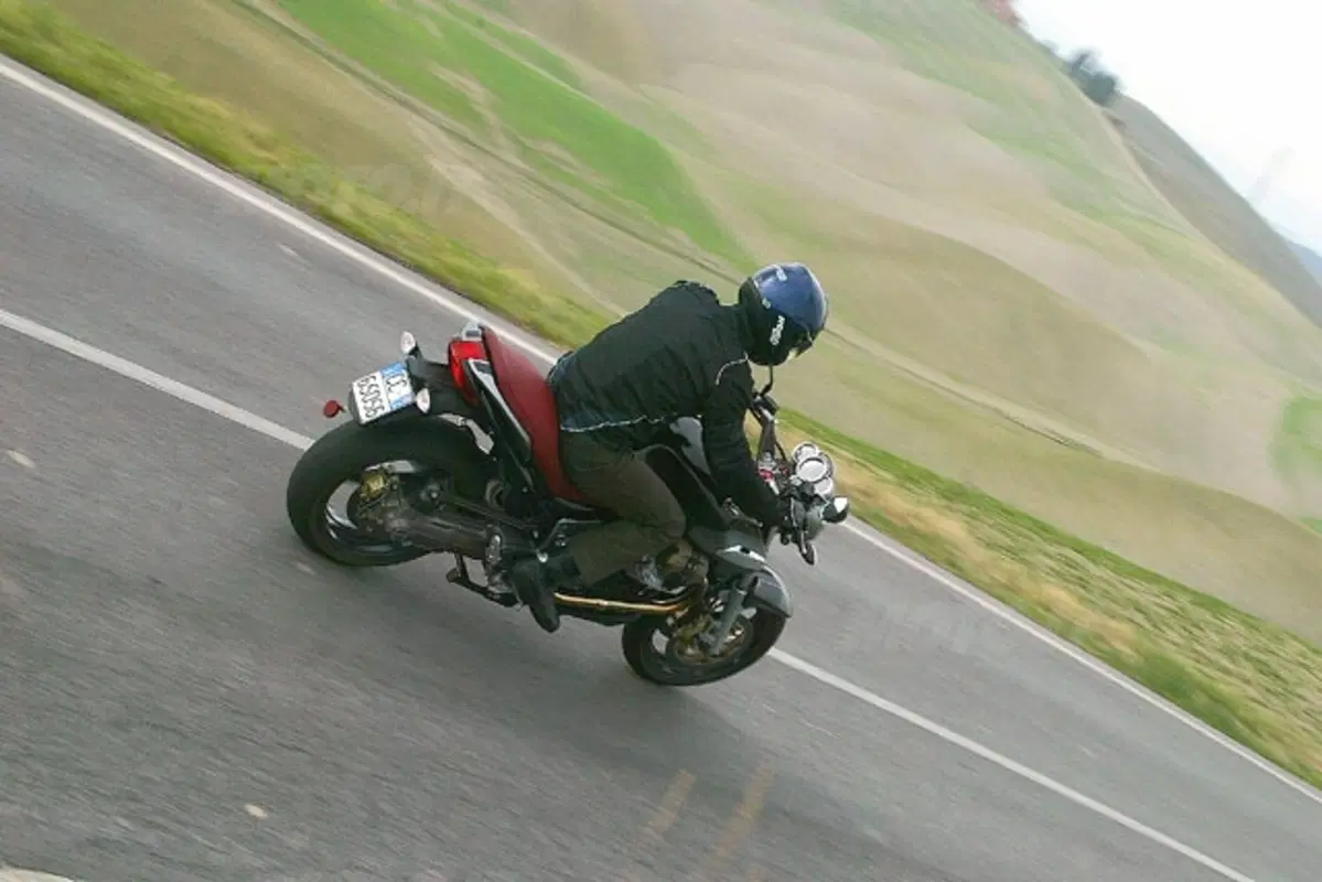 MOTO GUZZI Breva V 1100 i.e. (26)