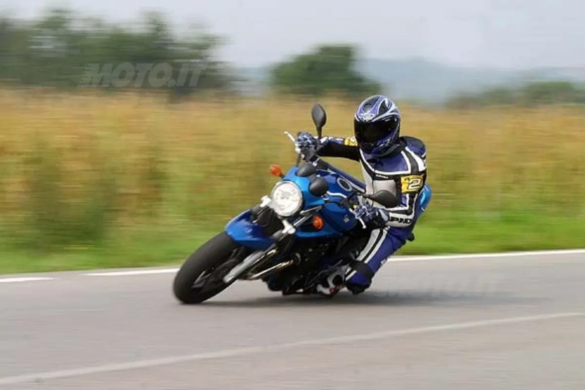 SUZUKI GSF 650 Bandit (2)