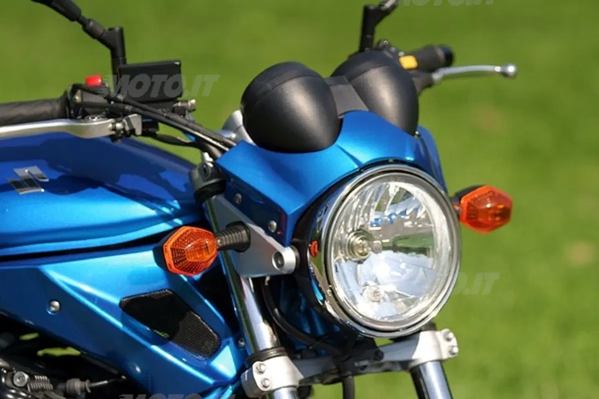 SUZUKI GSF 650 Bandit (9)