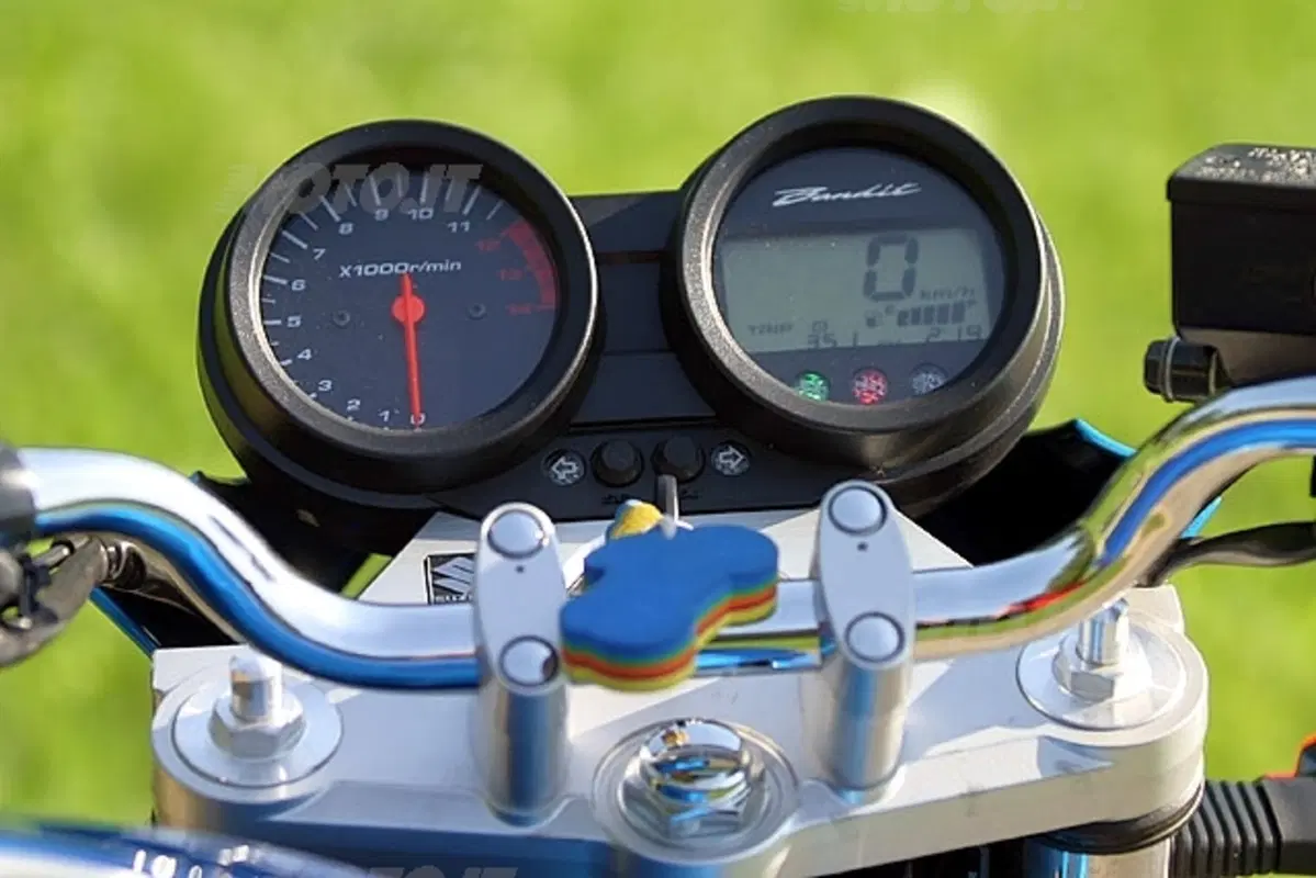 SUZUKI GSF 650 Bandit (10)