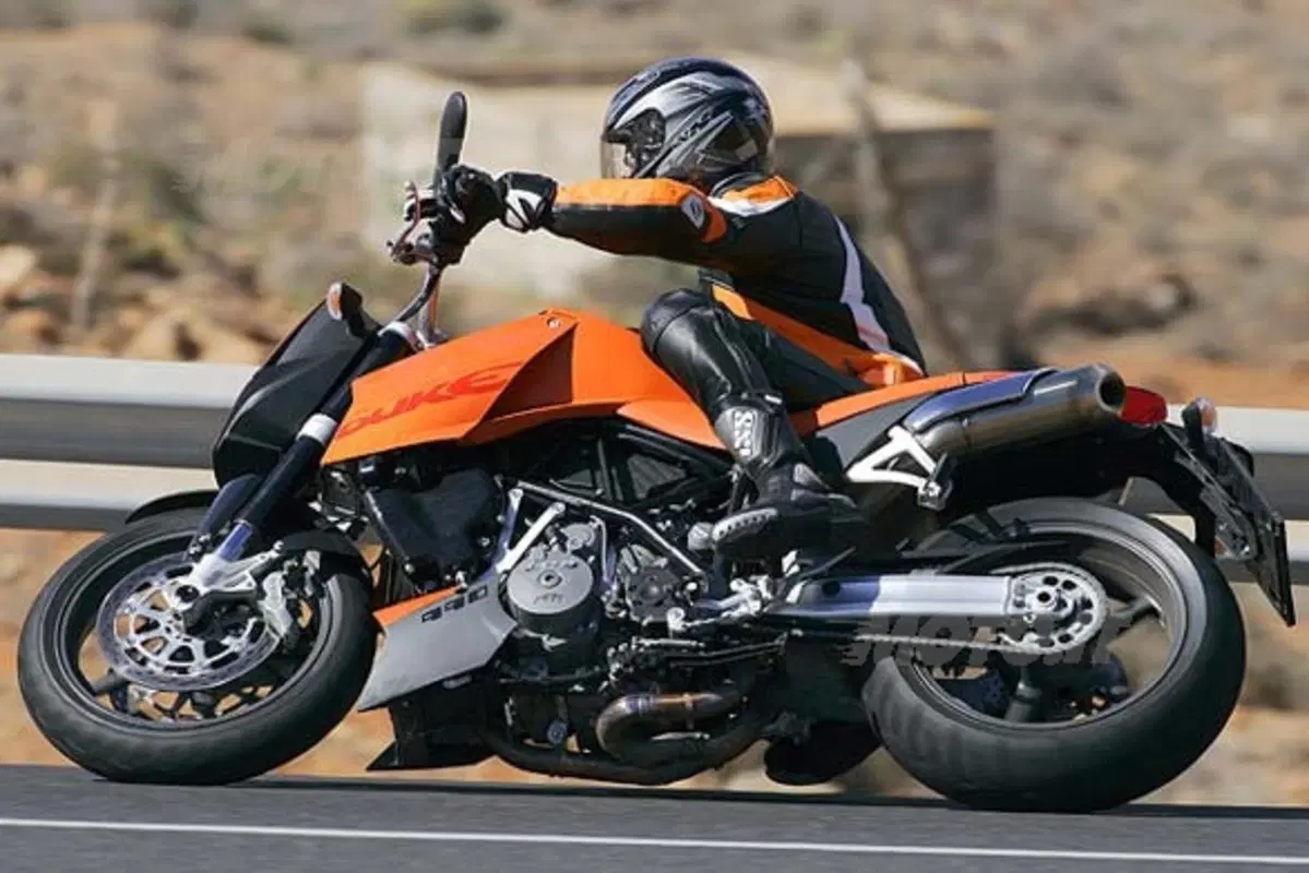 KTM 990 Super Duke (6)