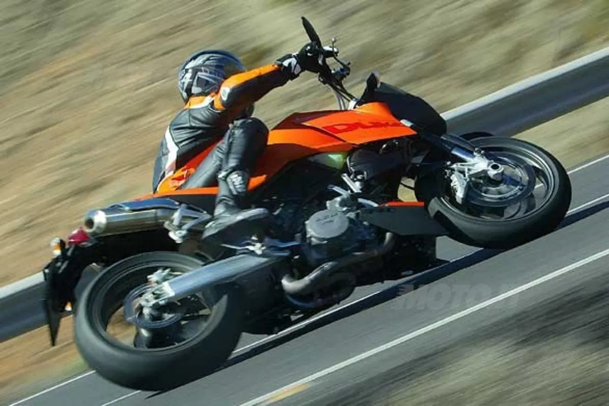 KTM 990 Super Duke (8)