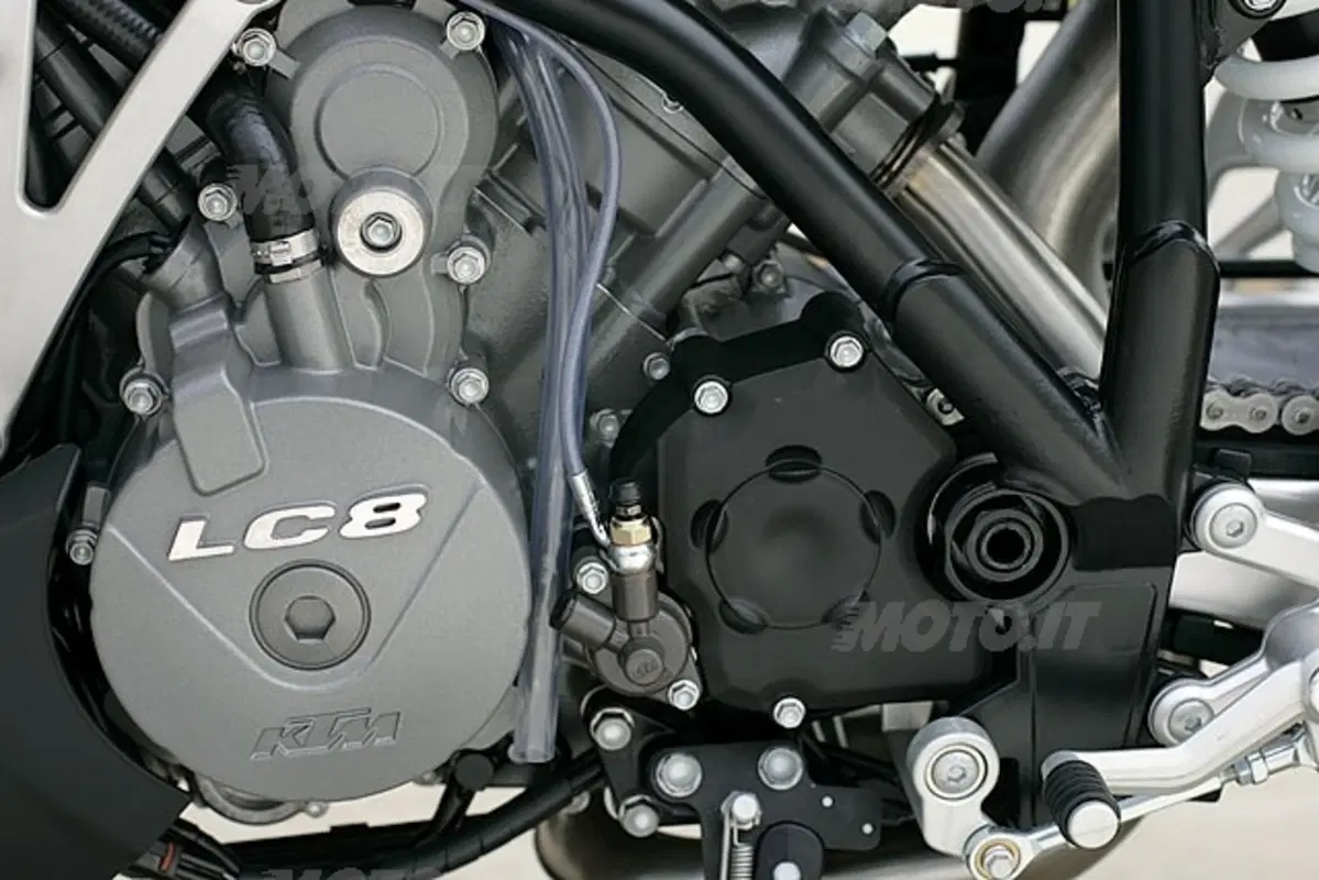 KTM 990 Super Duke (12)
