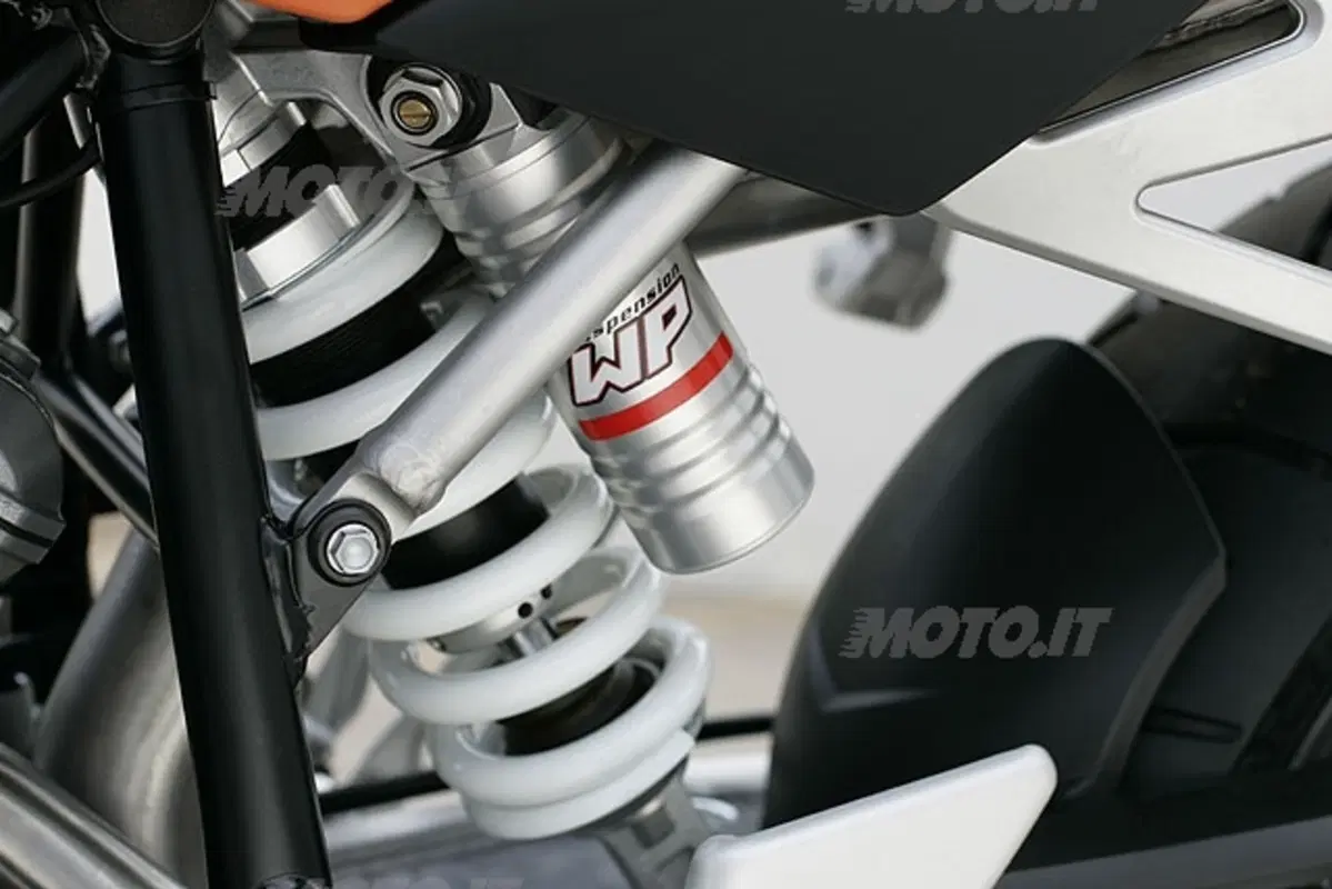 KTM 990 Super Duke (13)