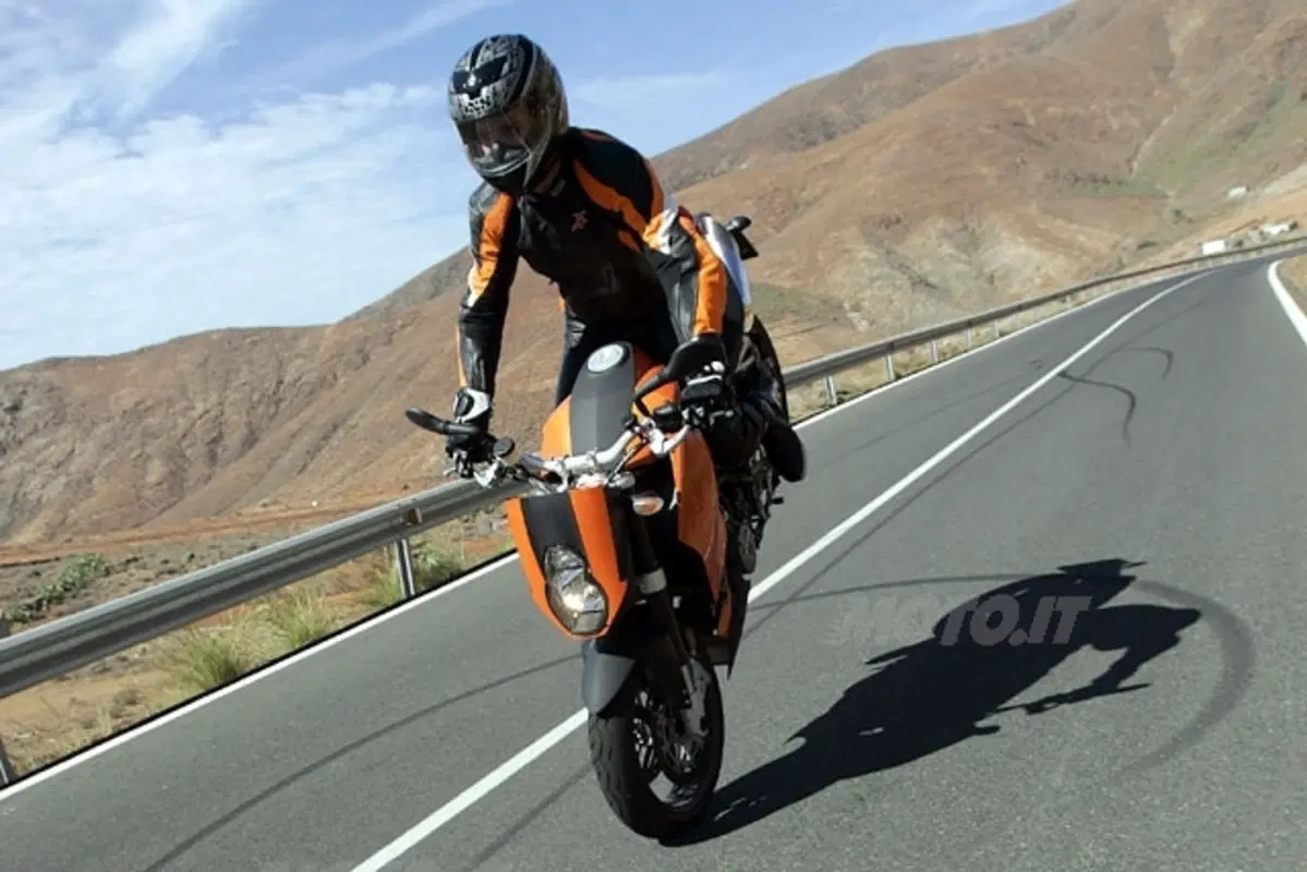 KTM 990 Super Duke (22)