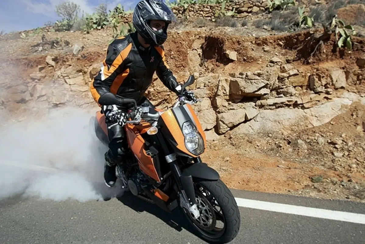 KTM 990 Super Duke (23)