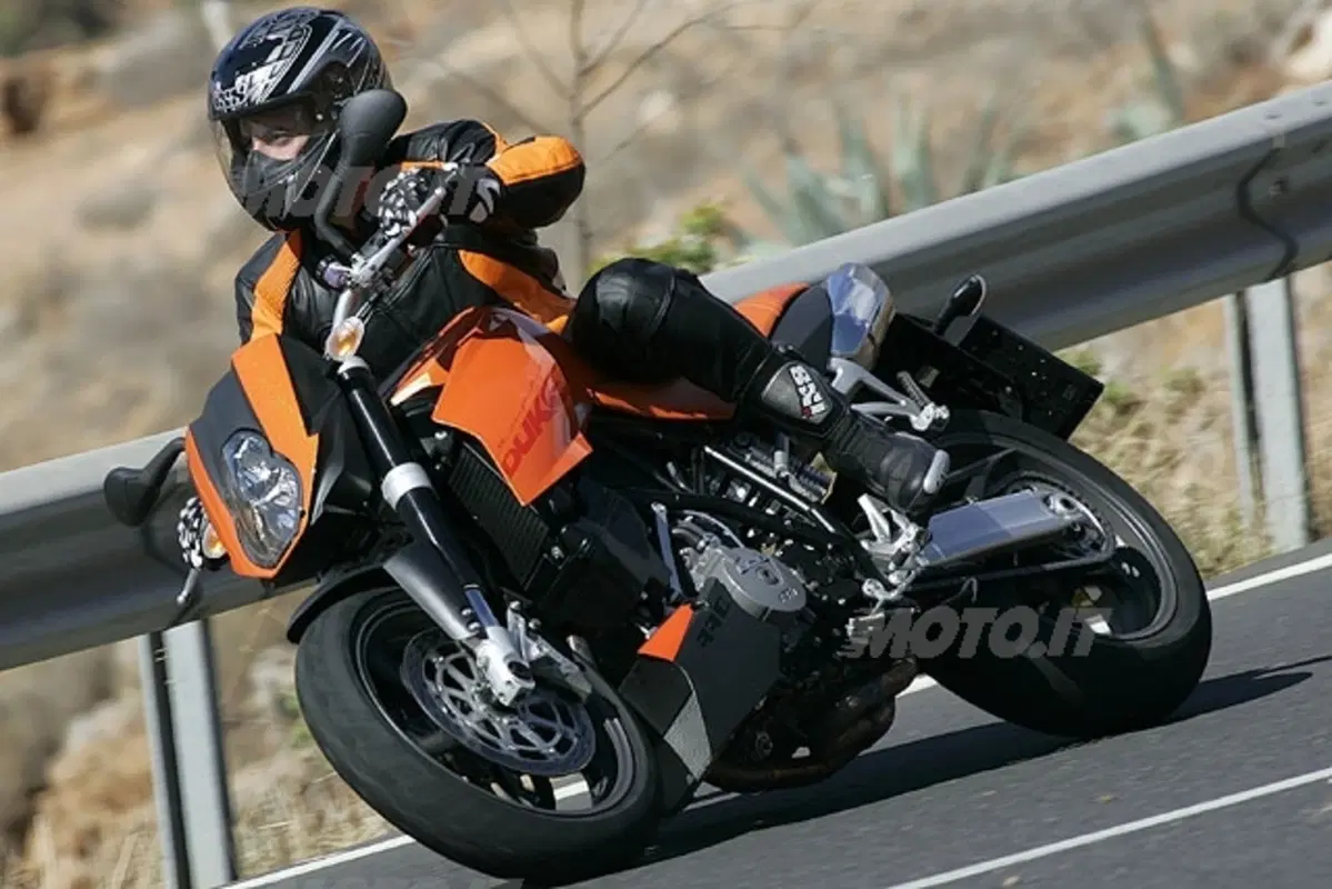 KTM 990 Super Duke (24)