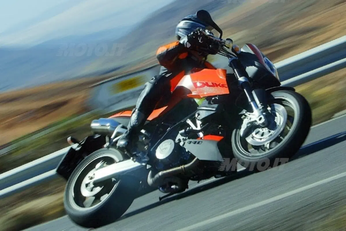 KTM 990 Super Duke (28)