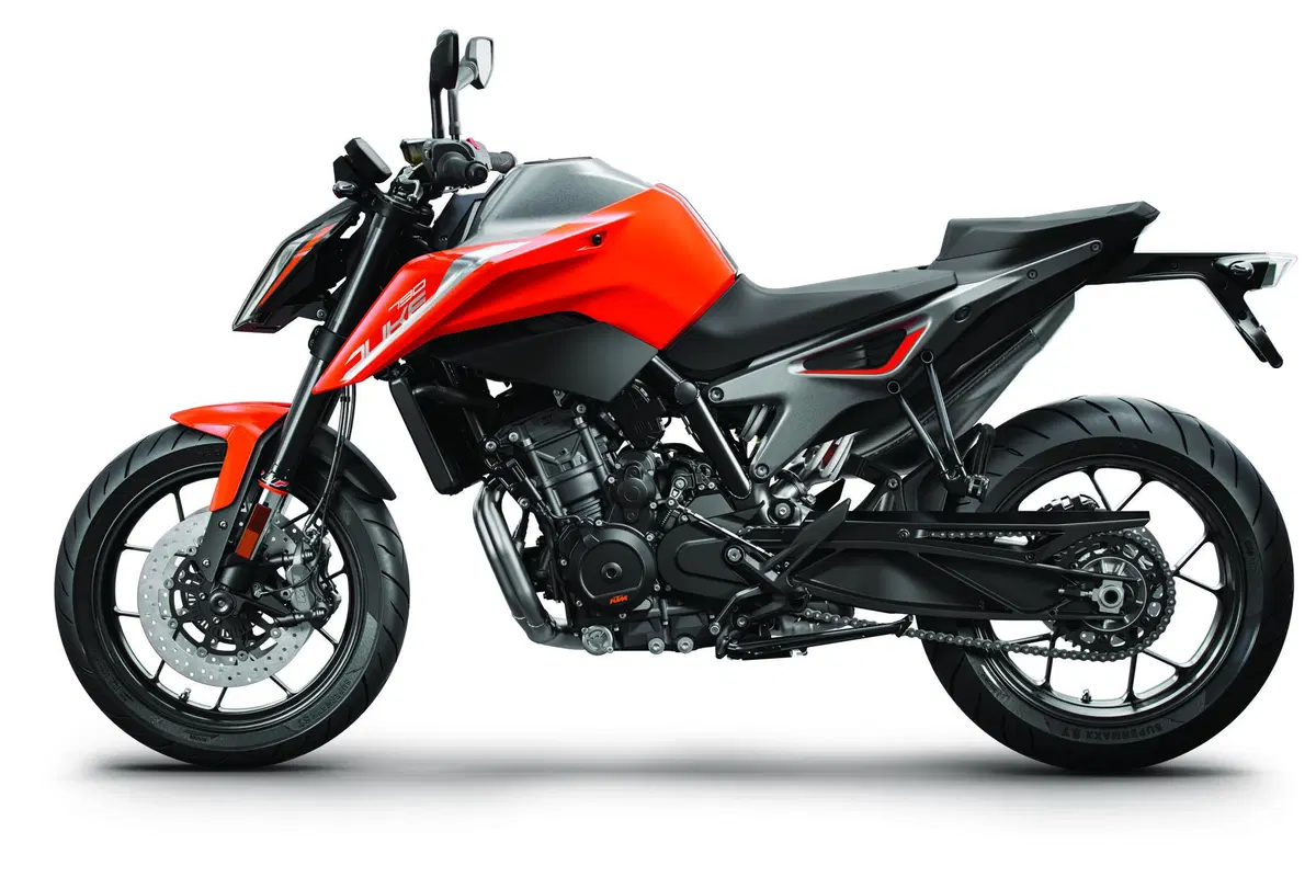 KTM 790 Duke. Media pronta gara 