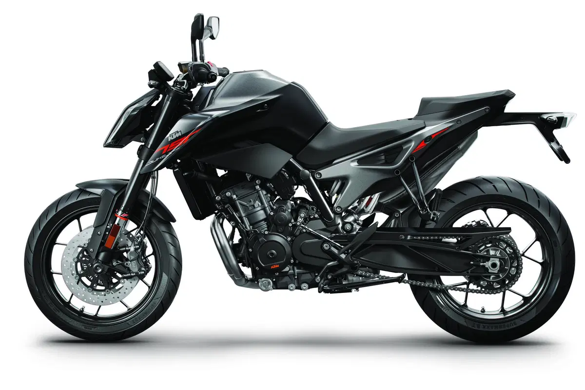 KTM 790 Duke. Media pronta gara  (4)