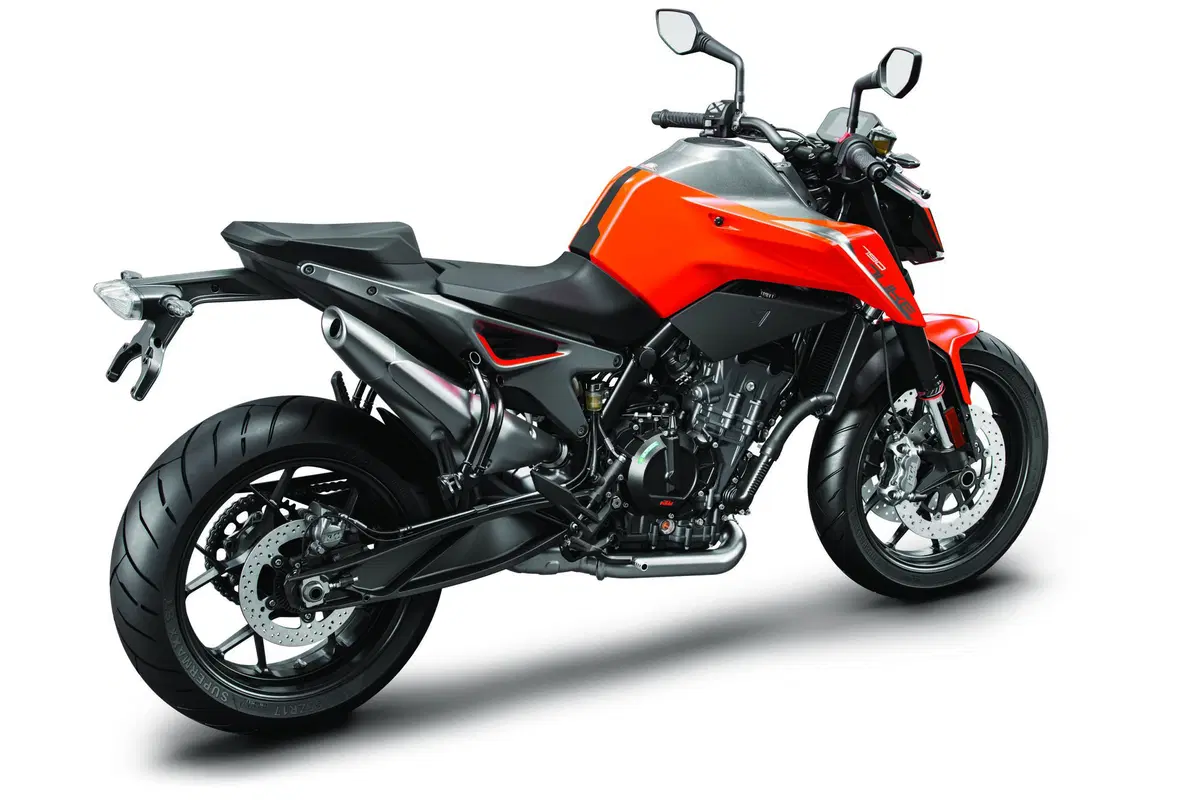 KTM 790 Duke. Media pronta gara  (2)