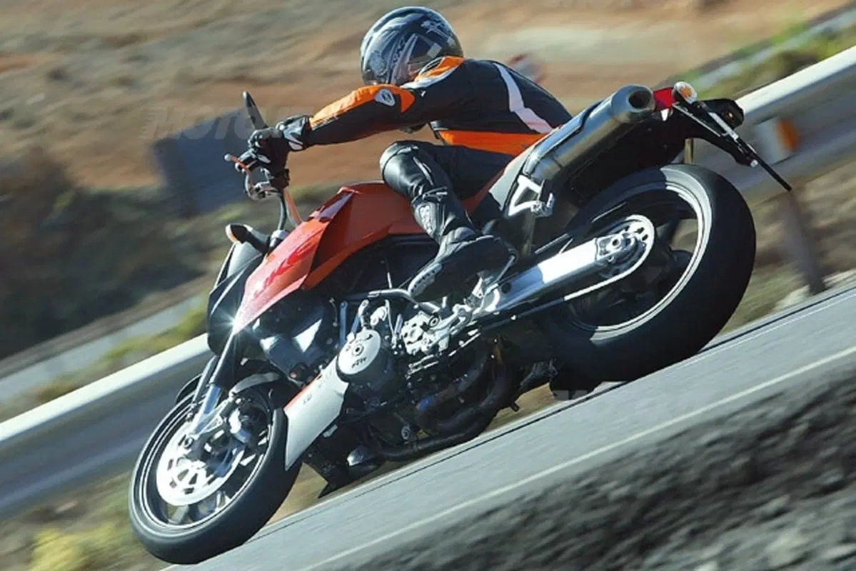 KTM 990 Super Duke (31)