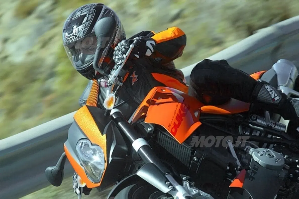 KTM 990 Super Duke (32)
