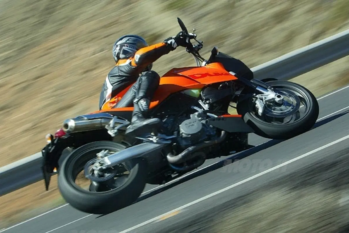 KTM 990 Super Duke (36)