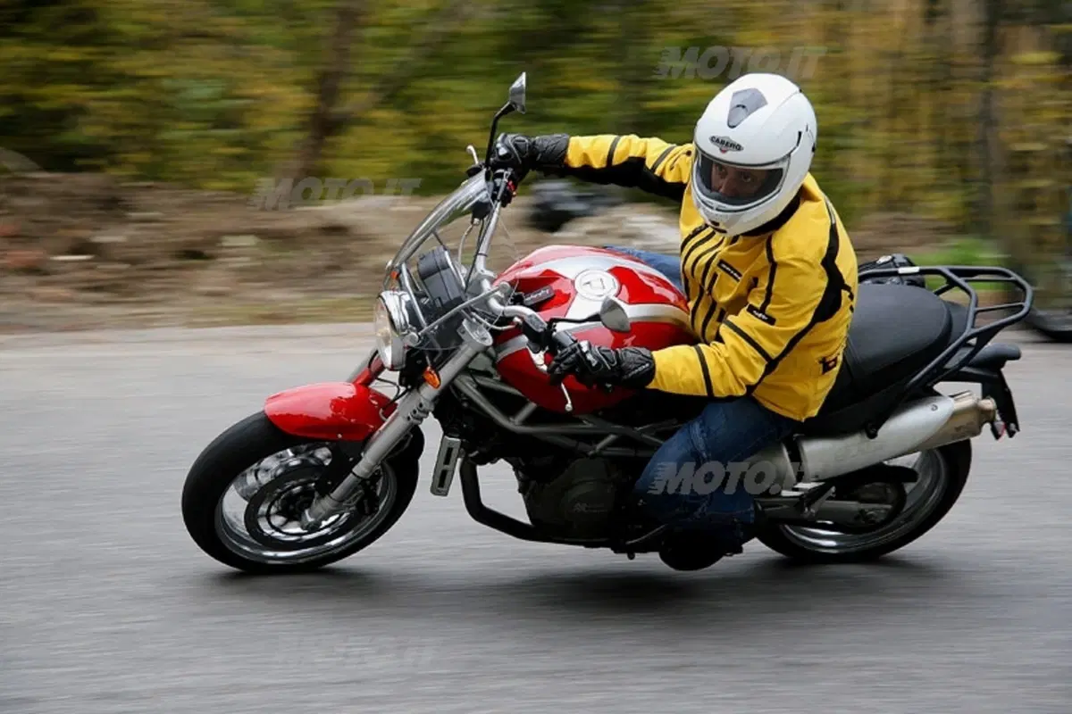 MOTO MORINI 9 1/2 (12)