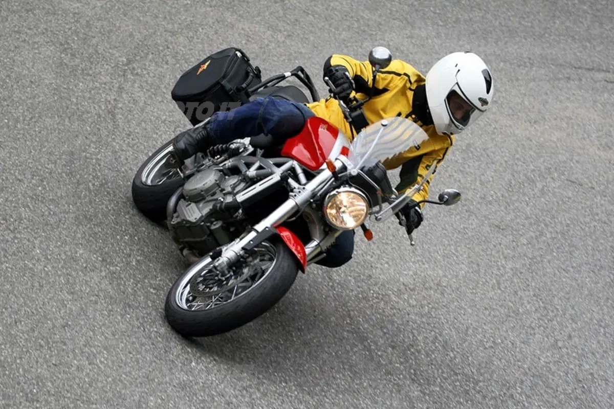 MOTO MORINI 9 1/2 (15)