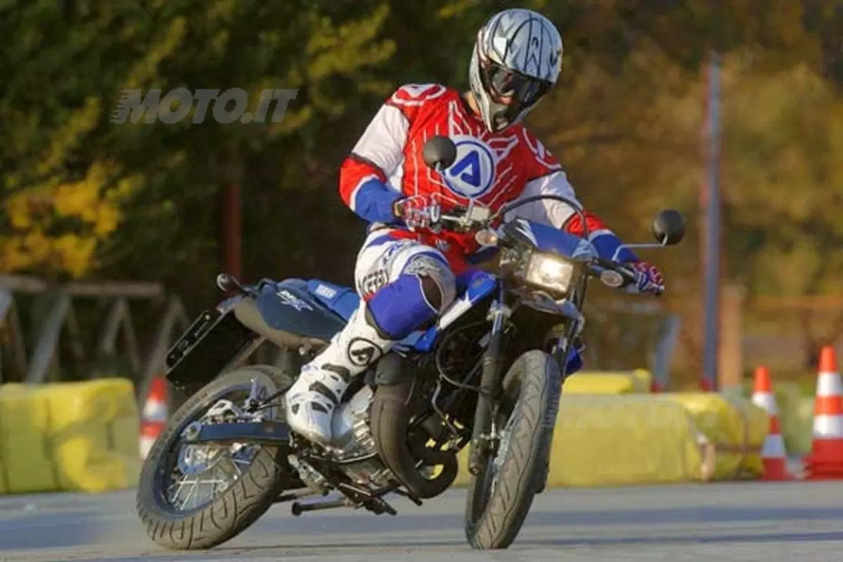YAMAHA DT125RE - DT125X (8)