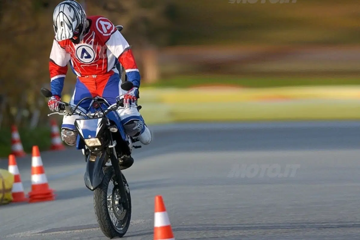 YAMAHA DT125RE - DT125X (26)