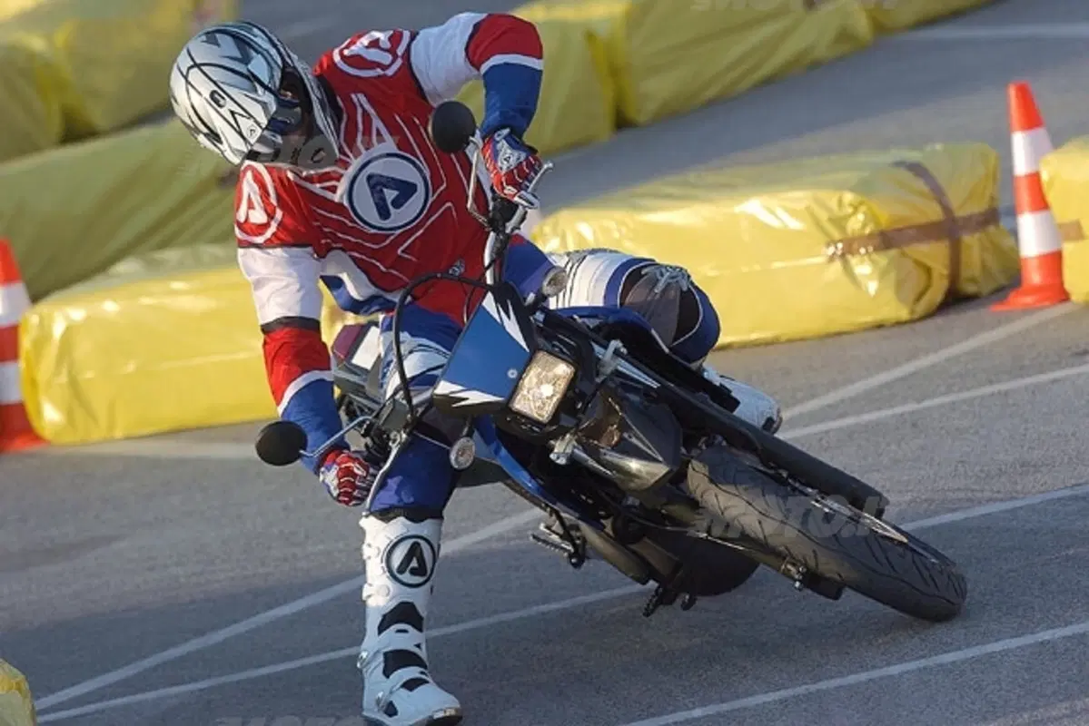 YAMAHA DT125RE - DT125X (27)
