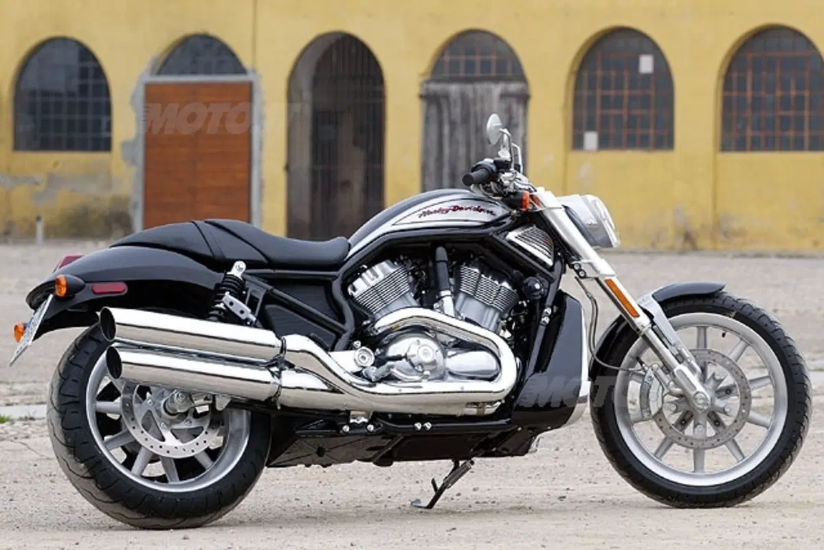 HARLEY DAVIDSON 1130 VRSCR Street Rod