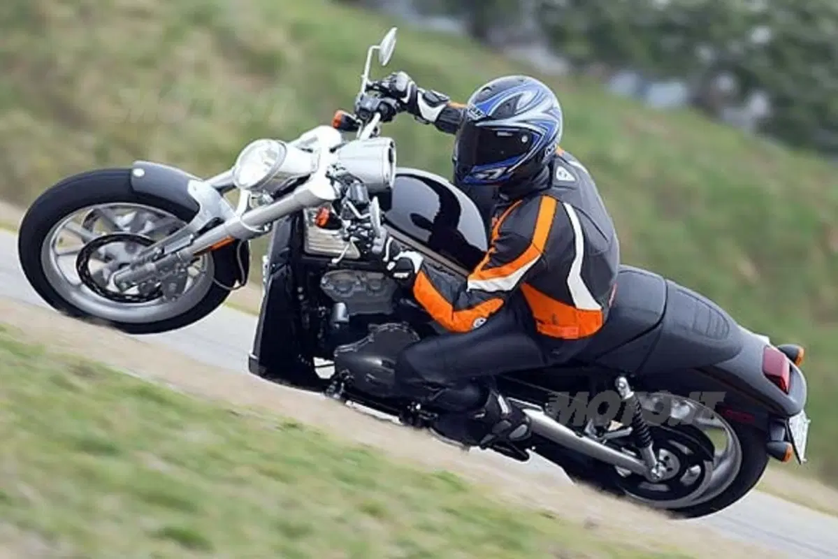 HARLEY DAVIDSON 1130 VRSCR Street Rod (2)
