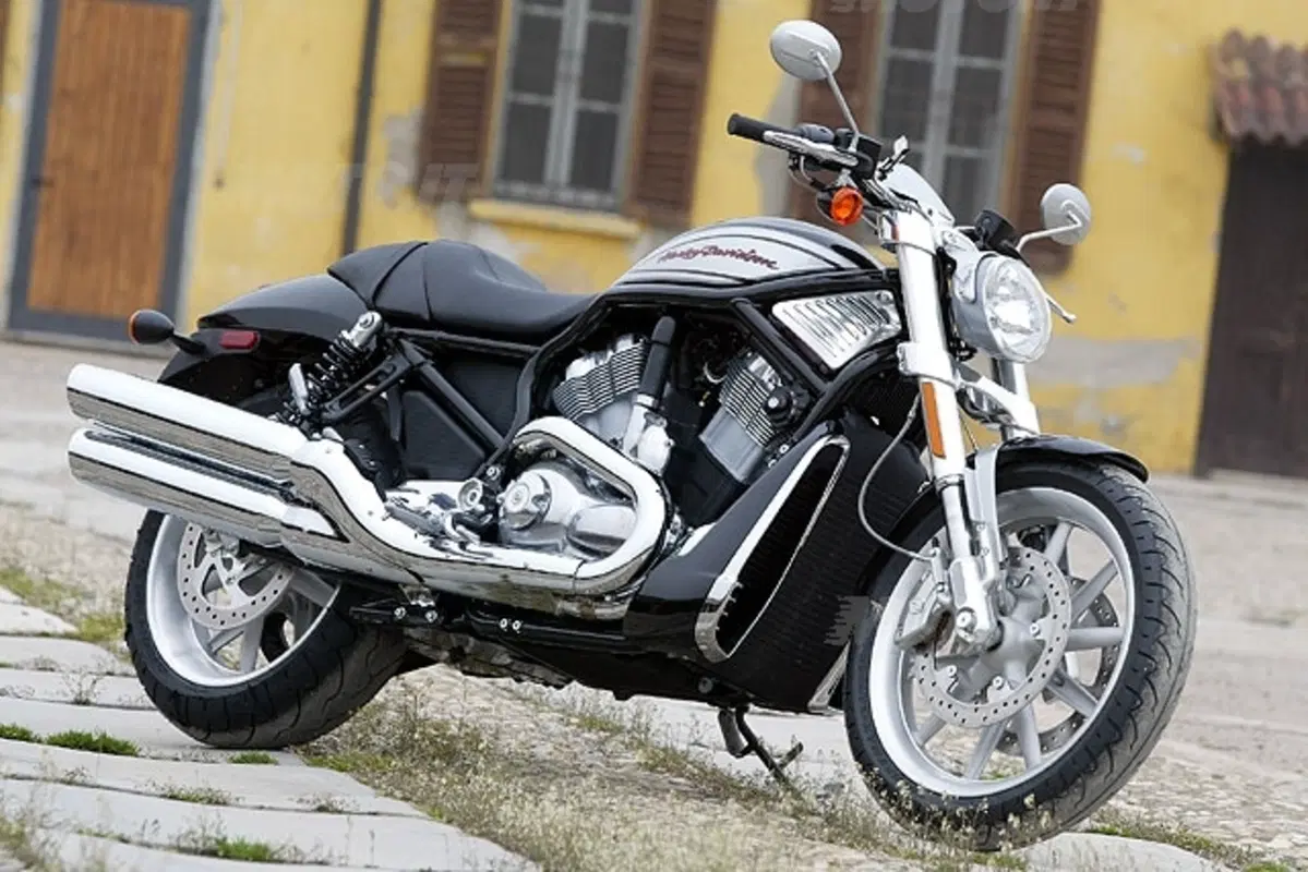 HARLEY DAVIDSON 1130 VRSCR Street Rod (3)