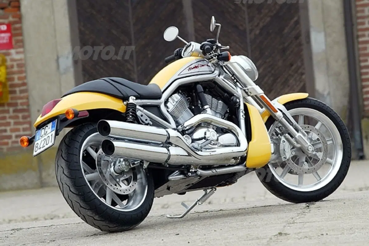 HARLEY DAVIDSON 1130 VRSCR Street Rod (5)