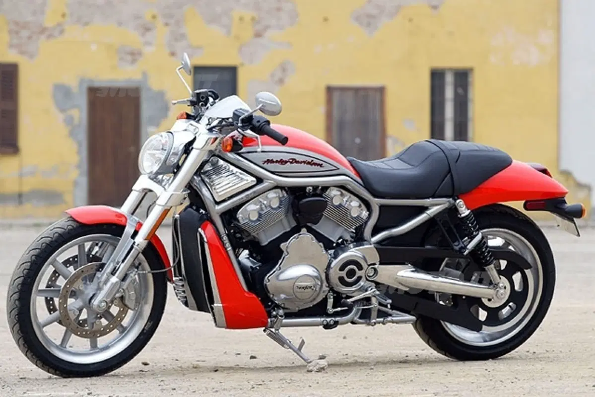 HARLEY DAVIDSON 1130 VRSCR Street Rod (7)
