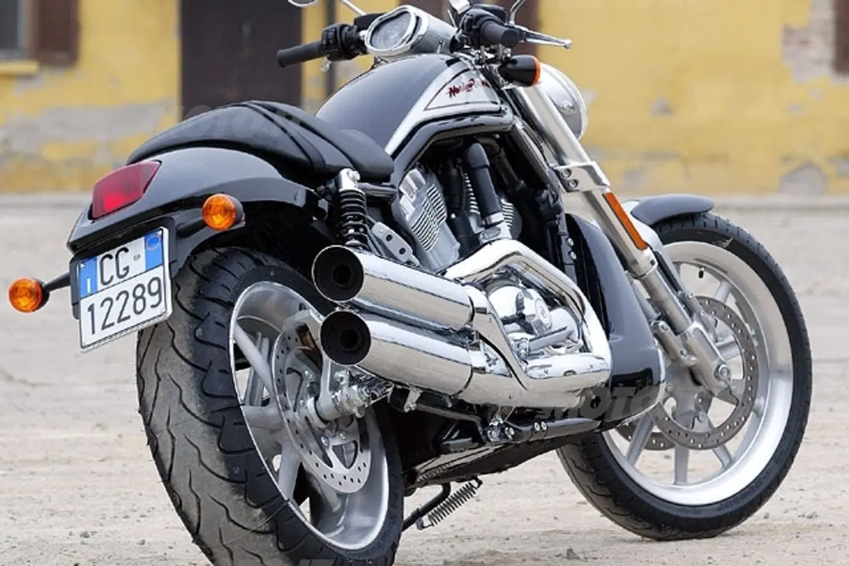 HARLEY DAVIDSON 1130 VRSCR Street Rod (9)