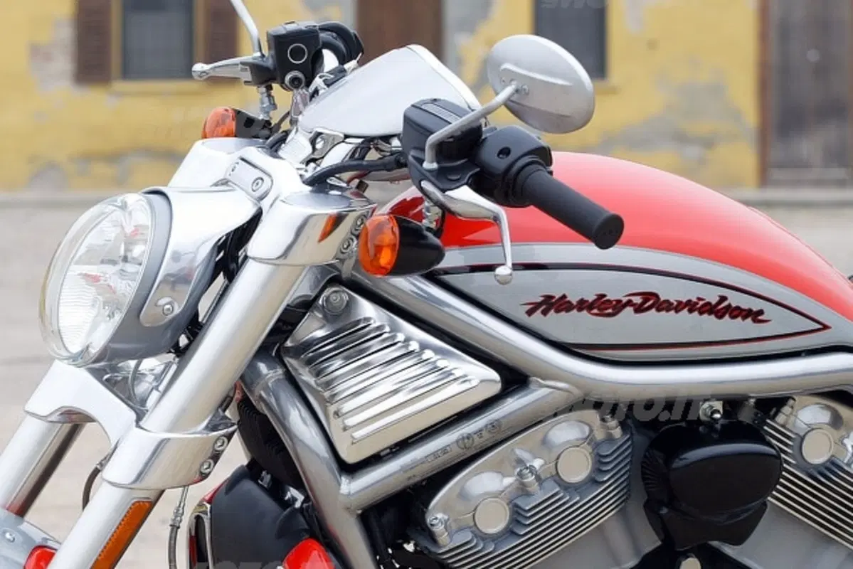 HARLEY DAVIDSON 1130 VRSCR Street Rod (10)