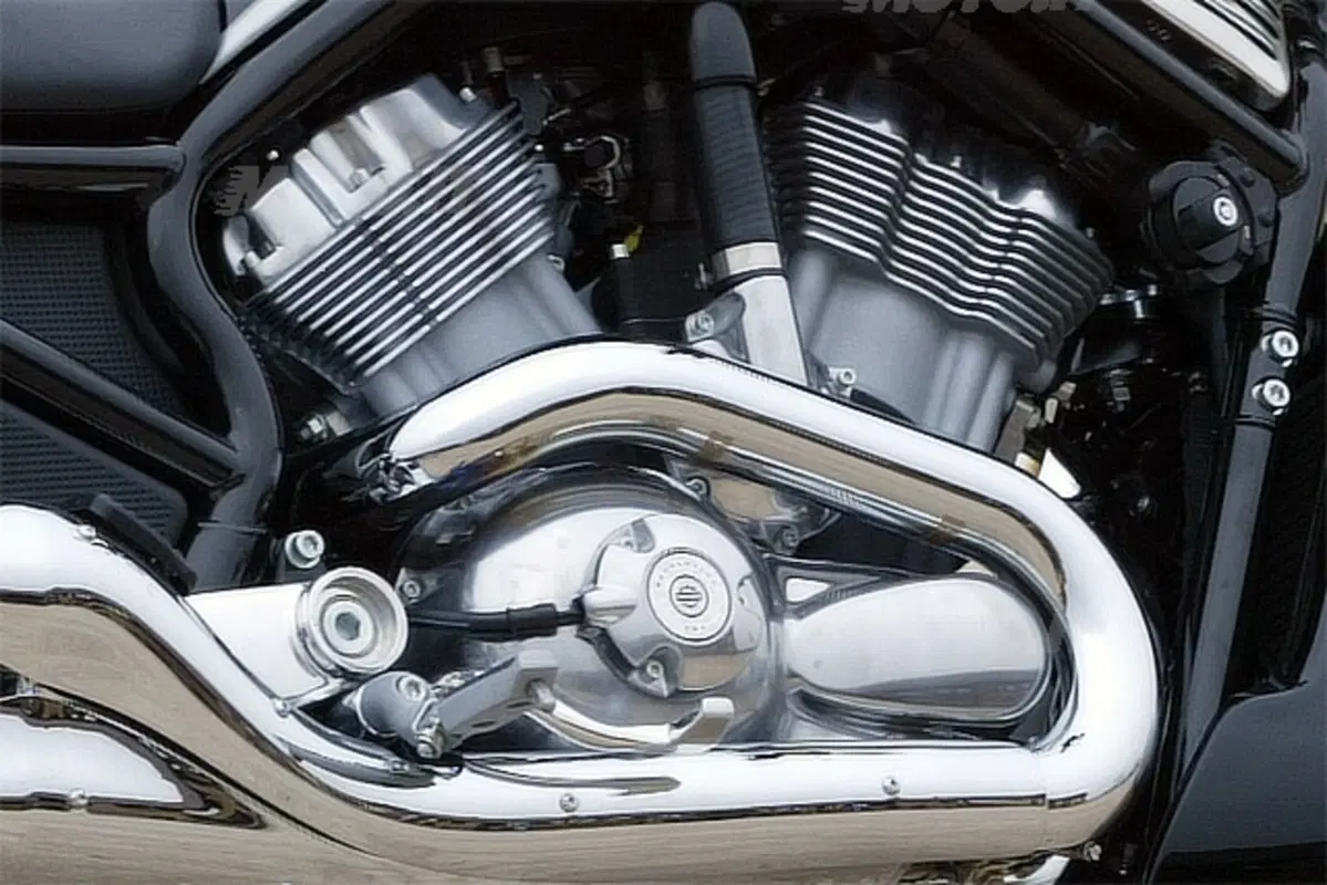 HARLEY DAVIDSON 1130 VRSCR Street Rod (11)