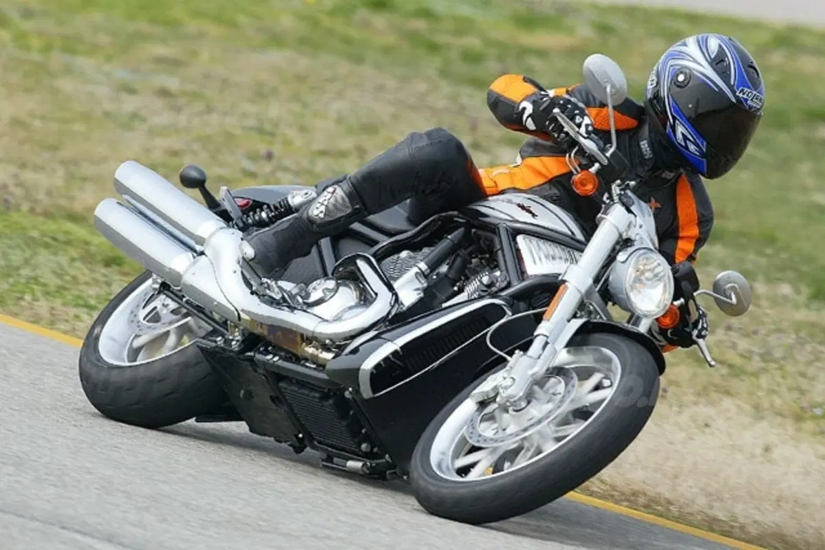 HARLEY DAVIDSON 1130 VRSCR Street Rod (15)