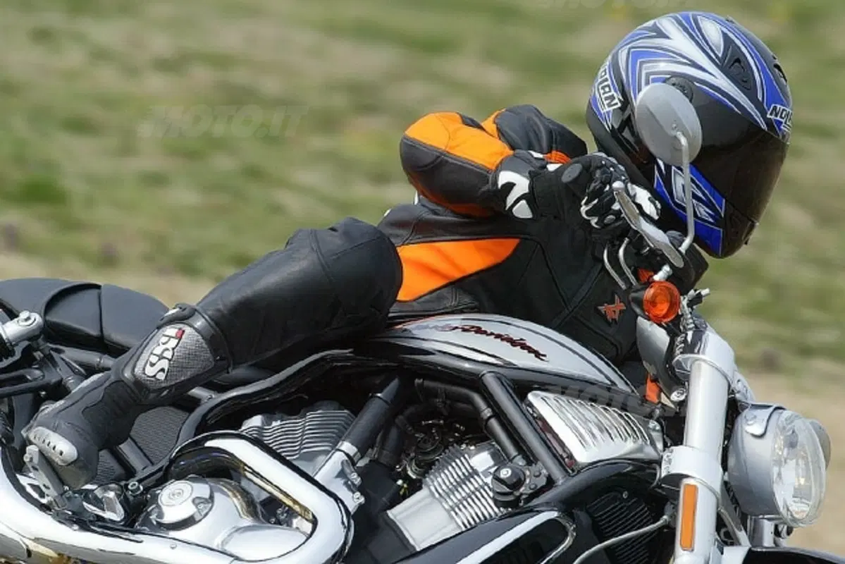 HARLEY DAVIDSON 1130 VRSCR Street Rod (18)