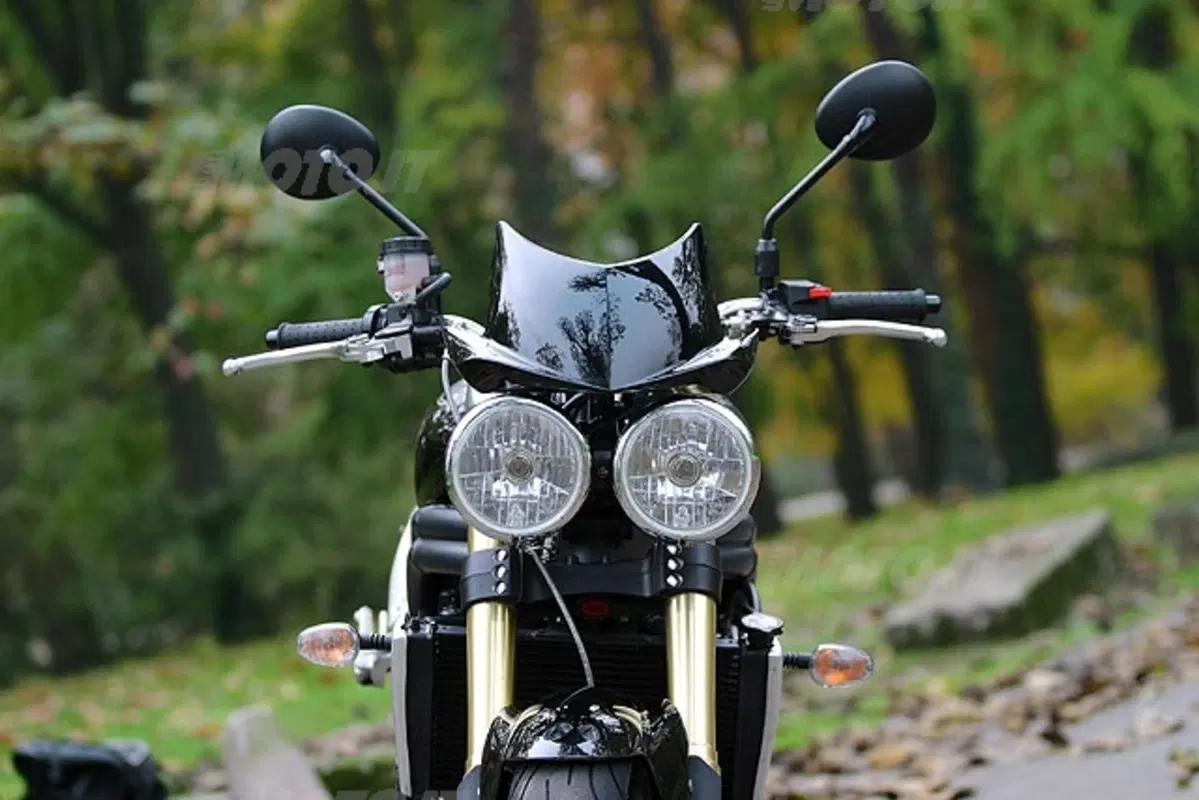 TRIUMPH Speed Triple 1050 (4)