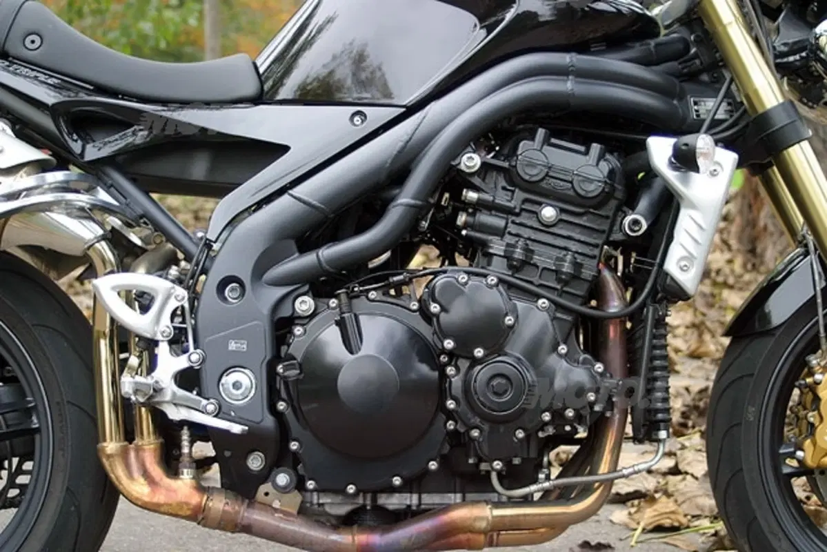 TRIUMPH Speed Triple 1050 (5)